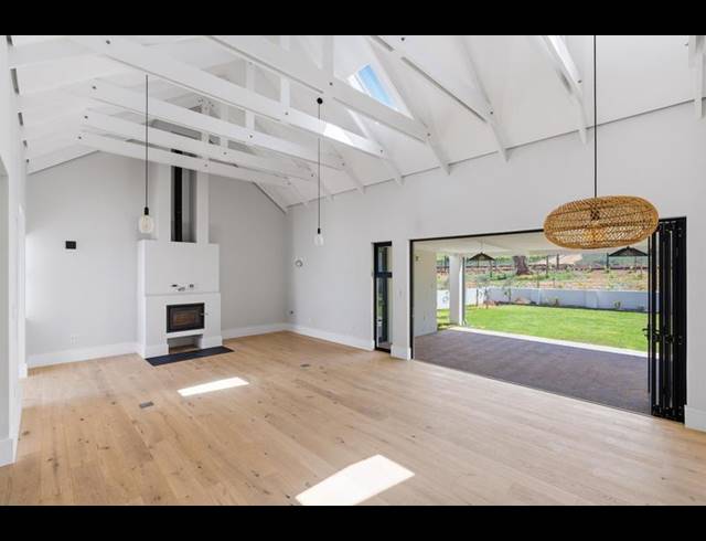 2 BEDROOM PROPERTY TO RENT IN CONSTANTIA